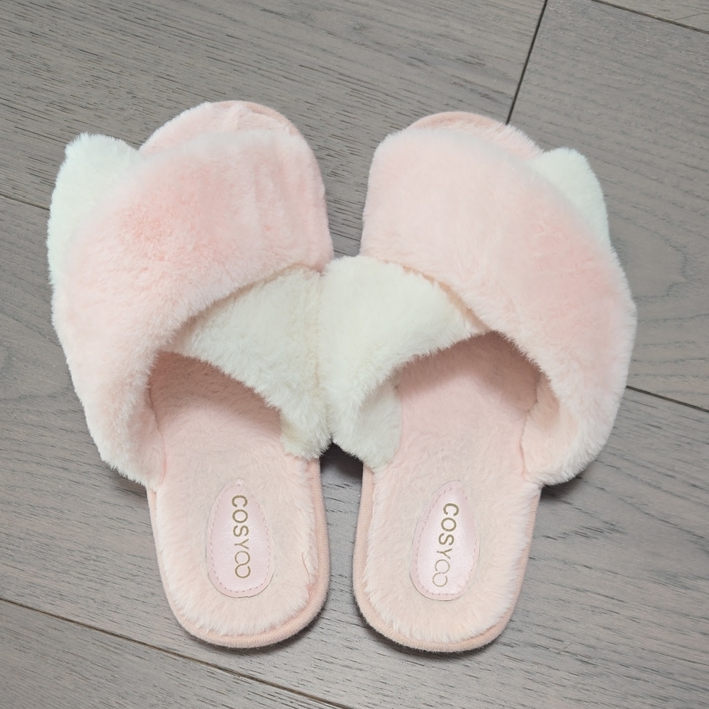 Cozyo Pink and White Fuzzy Slippers